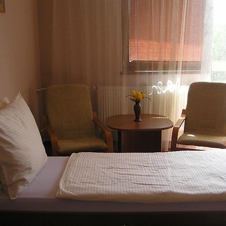Hotel Slnecny Dvor Michalovce Chambre photo