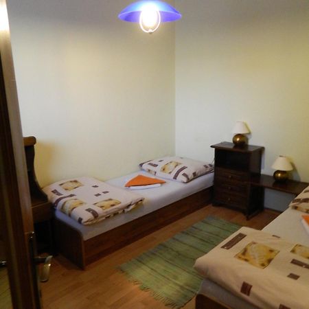 Hotel Slnecny Dvor Michalovce Chambre photo