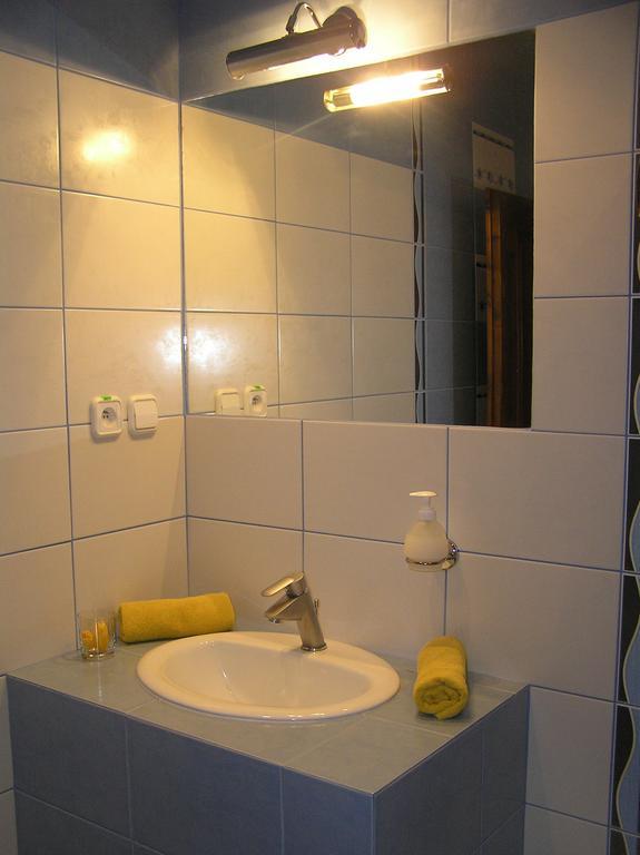 Hotel Slnecny Dvor Michalovce Chambre photo