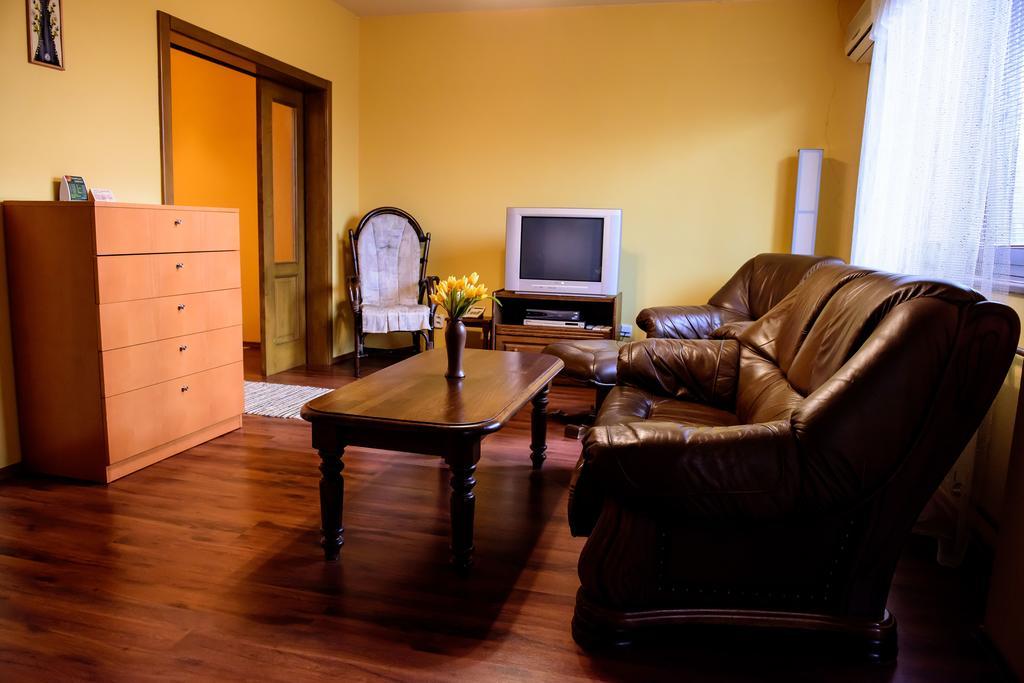 Hotel Slnecny Dvor Michalovce Chambre photo
