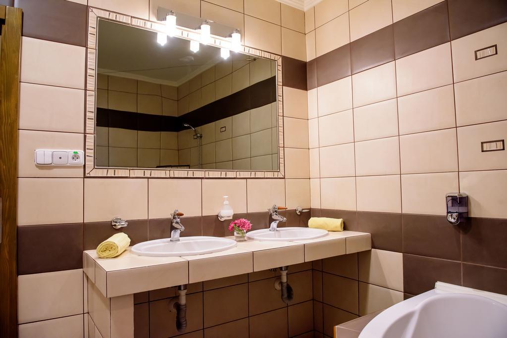 Hotel Slnecny Dvor Michalovce Chambre photo