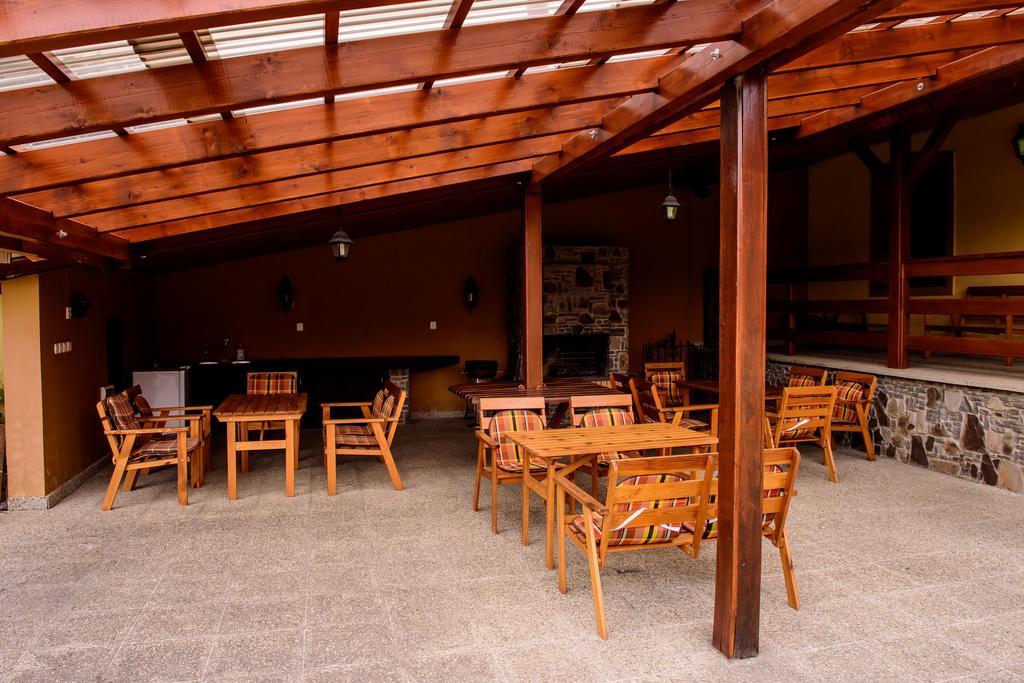 Hotel Slnecny Dvor Michalovce Extérieur photo