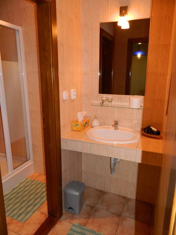 Hotel Slnecny Dvor Michalovce Chambre photo