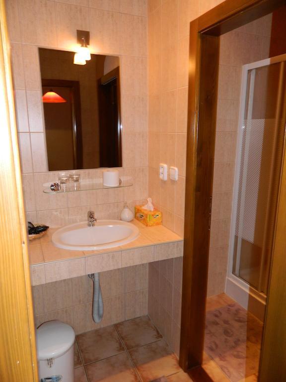Hotel Slnecny Dvor Michalovce Chambre photo